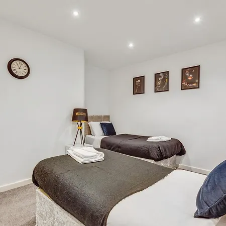 Cozy Liverpool Retreat Room photo
