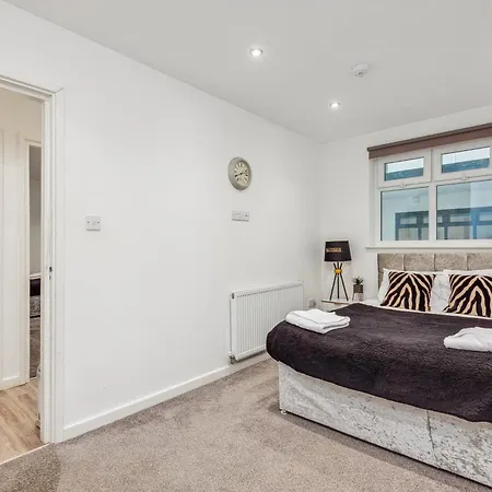 Cozy Liverpool Retreat Room photo