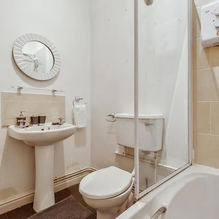 Cozy Liverpool Retreat Room photo