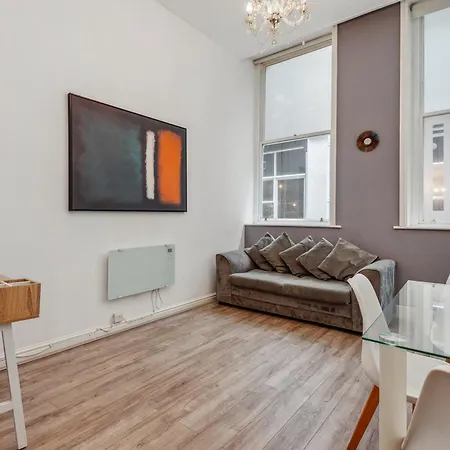 Cozy Liverpool Retreat Room photo