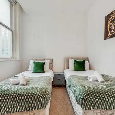 Cozy Liverpool Retreat Room photo