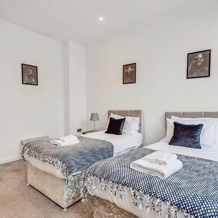 Cozy Liverpool Retreat Room photo