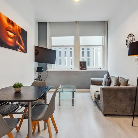 Cozy Liverpool Retreat Room photo