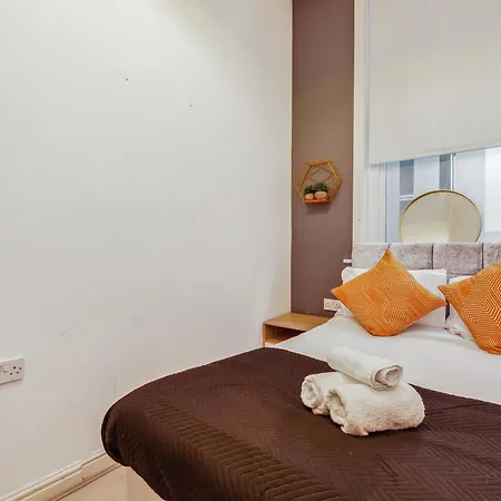 Cozy Liverpool Retreat Room photo