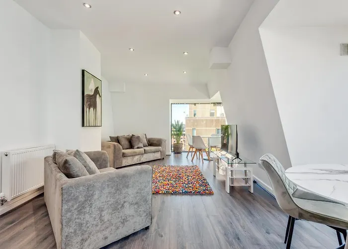 Cozy Liverpool Retreat